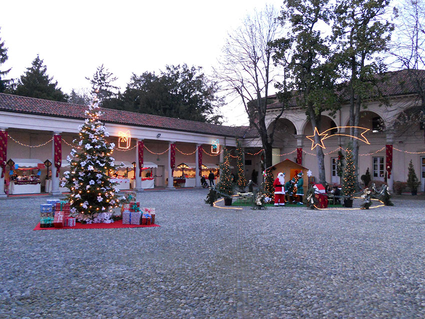 Mercatino di Galliate Bancarelle in Corte Mercatino di Galliate Bancarelle in Corte